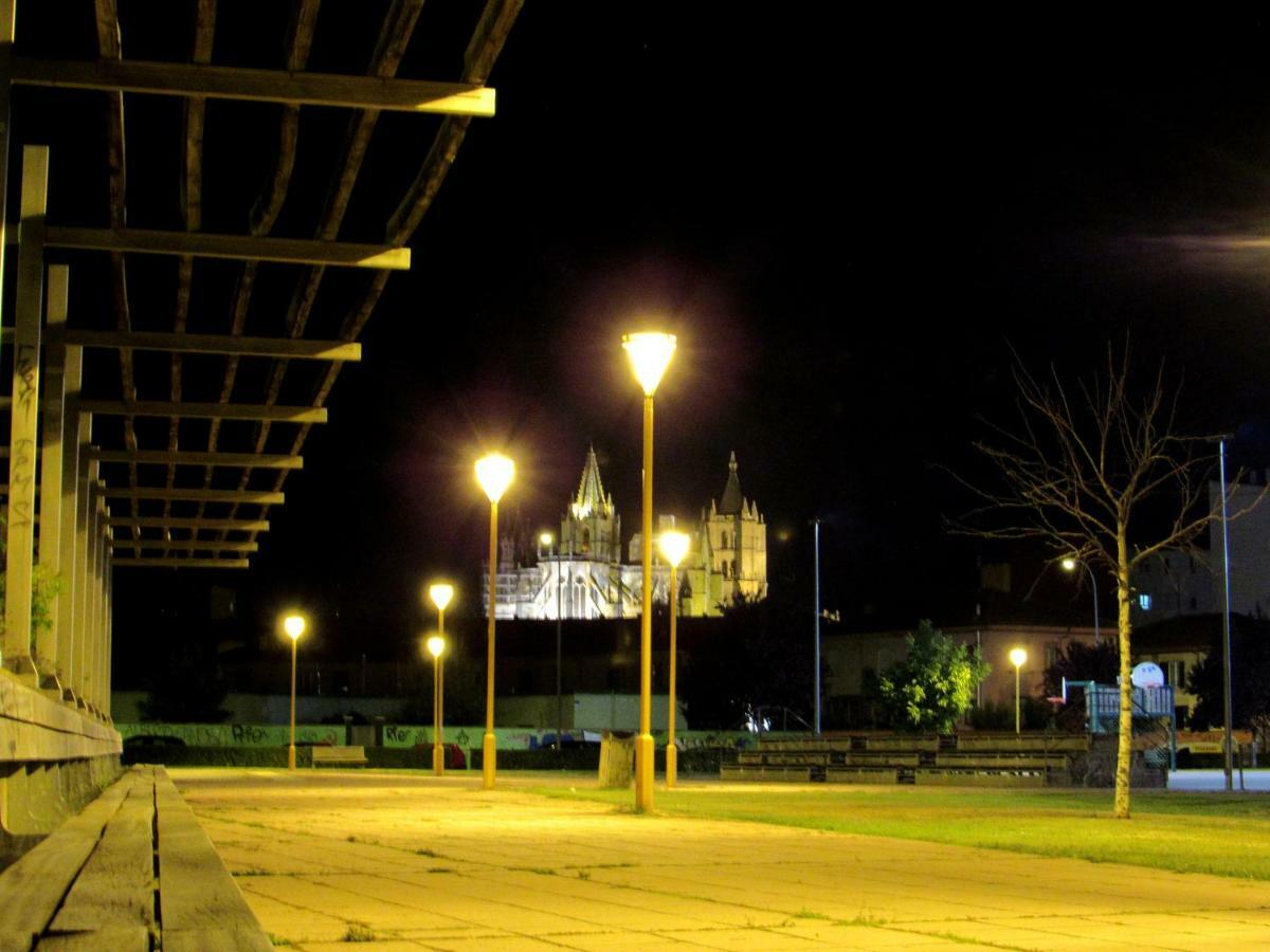 Www Parques De La Catedral Travel Com Parking Privado Gratis Apartment Leon Exterior photo